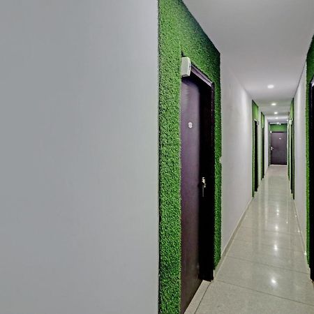 Oyo 81168 Collection O Dwarka Mor Nuova Delhi Esterno foto