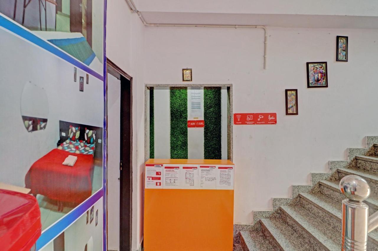 Oyo 81168 Collection O Dwarka Mor Nuova Delhi Esterno foto