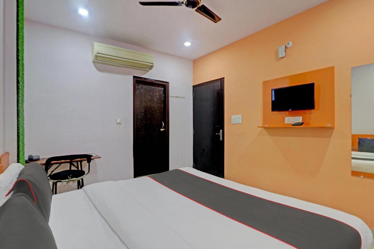 Oyo 81168 Collection O Dwarka Mor Nuova Delhi Esterno foto