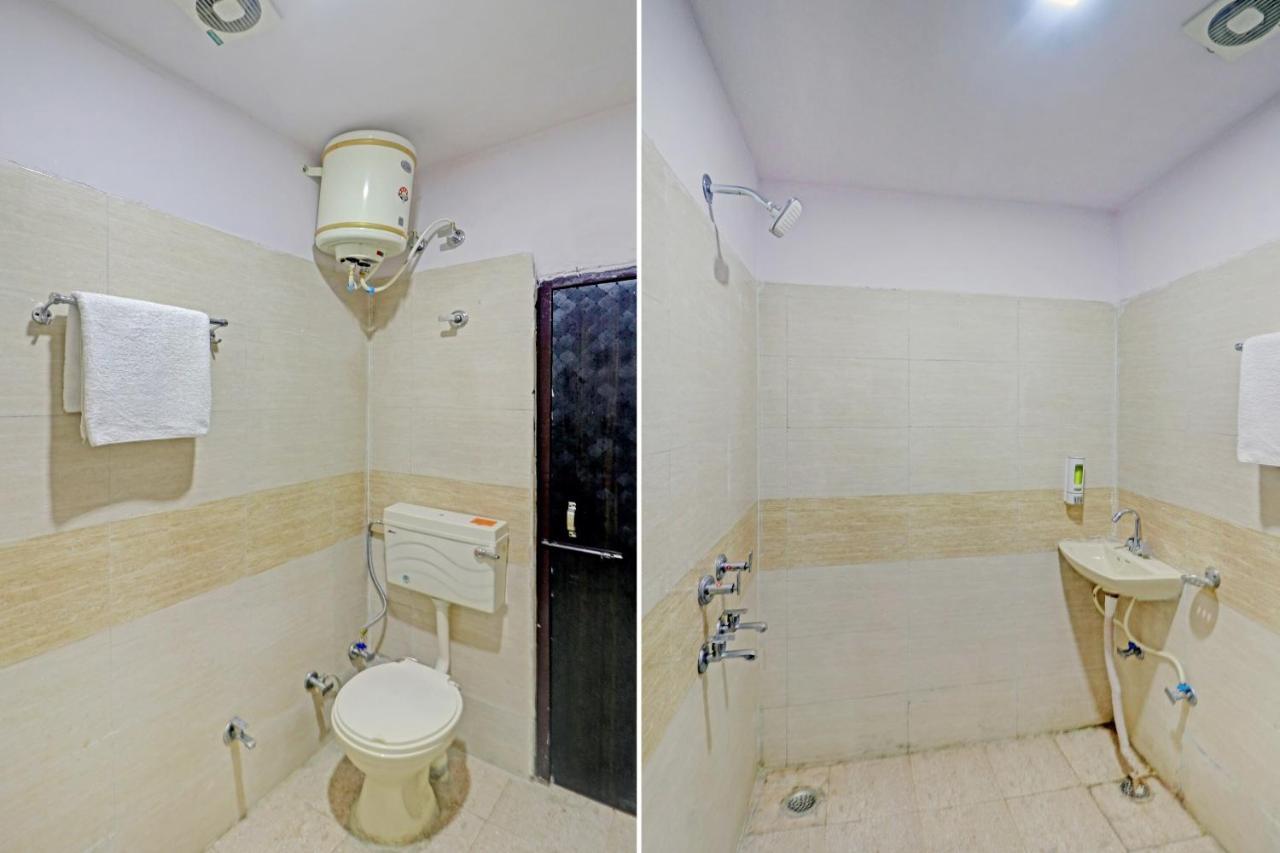 Oyo 81168 Collection O Dwarka Mor Nuova Delhi Esterno foto