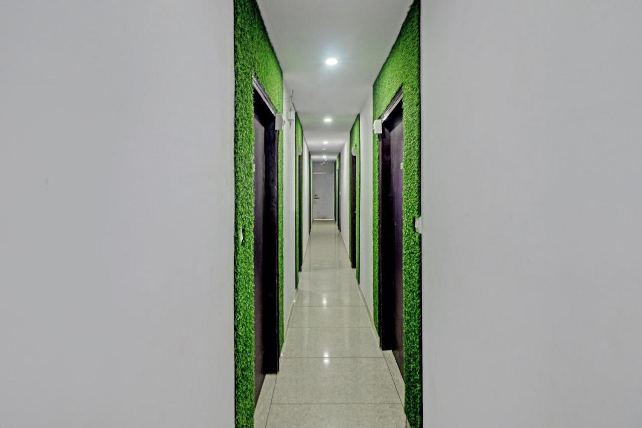 Oyo 81168 Collection O Dwarka Mor Nuova Delhi Esterno foto