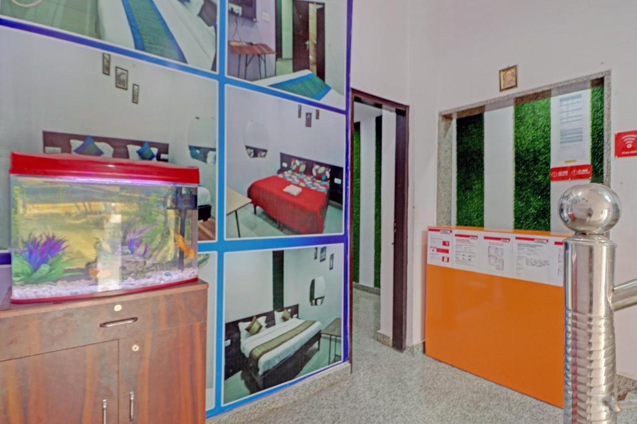 Oyo 81168 Collection O Dwarka Mor Nuova Delhi Esterno foto