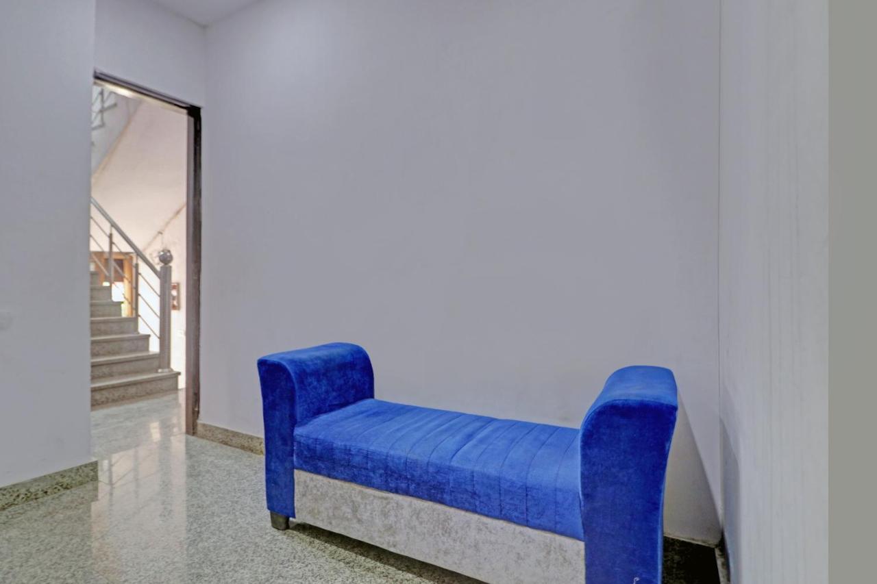 Oyo 81168 Collection O Dwarka Mor Nuova Delhi Esterno foto
