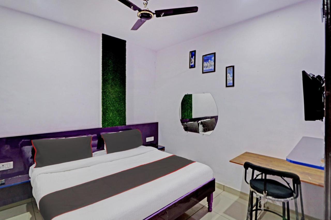 Oyo 81168 Collection O Dwarka Mor Nuova Delhi Esterno foto