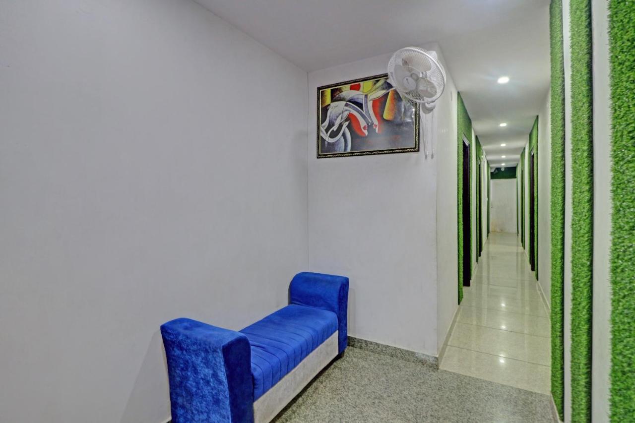 Oyo 81168 Collection O Dwarka Mor Nuova Delhi Esterno foto